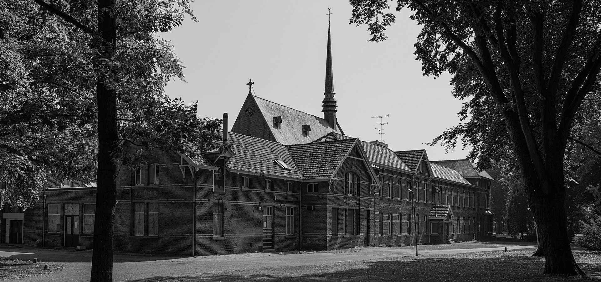 Wijzerplaat van het hoofdgebouw